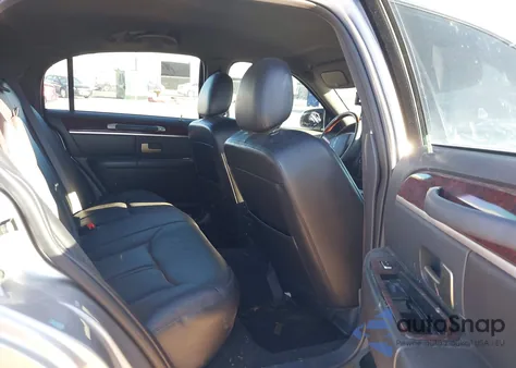 2006 Lincoln Town Car Signature Limited z USA, uszkodzony, nr VIN 1LNHM82W16Y606419